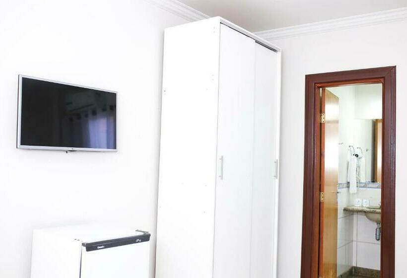 标准单人间, Palace