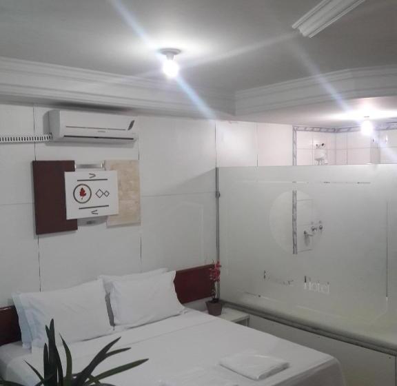 标准单人间, Palace