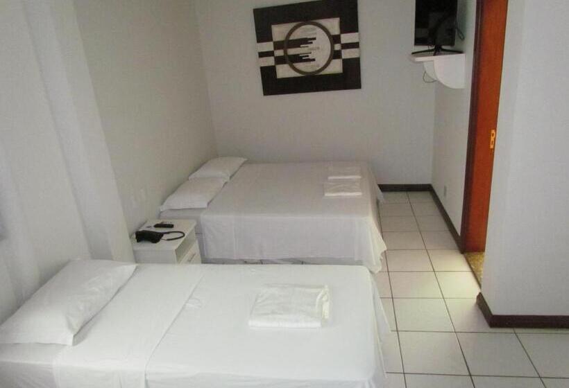 标准三人间, Palace