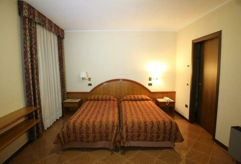 エコノミールーム, Paris