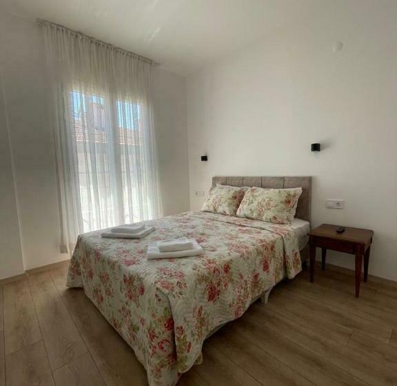 标准间, Adil Otel