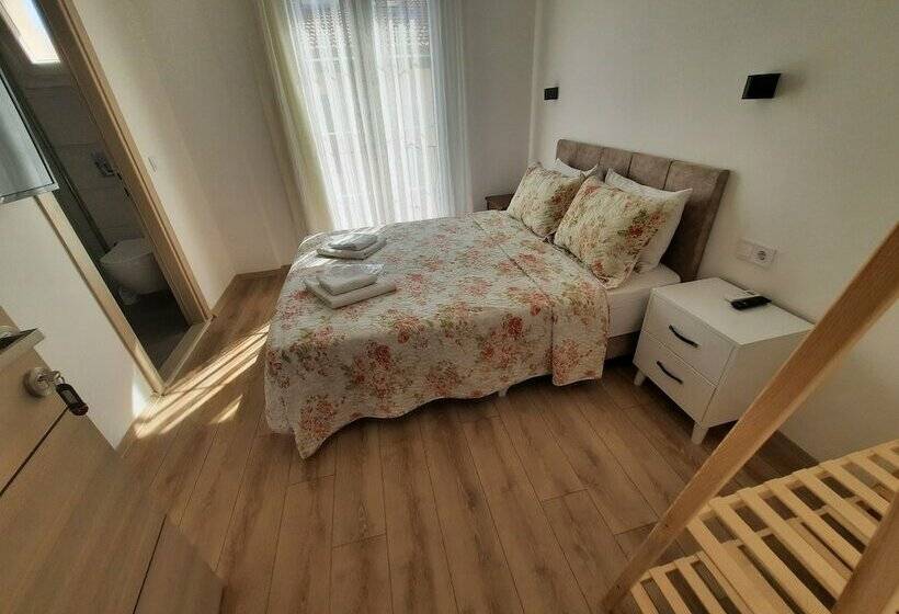 标准间, Adil Otel