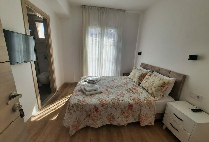 标准间, Adil Otel