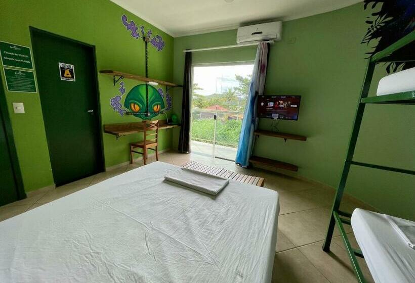 스탠다드 4인용 룸 바다전망, Green Haven Hostel