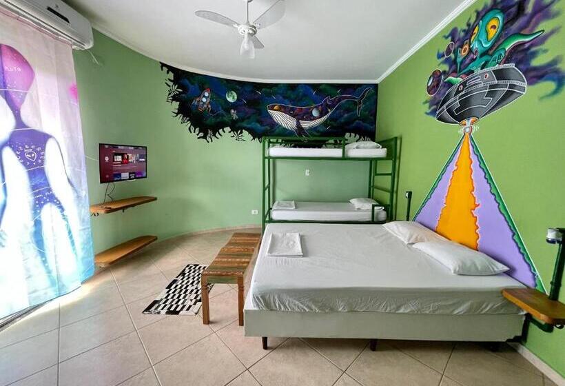 스탠다드 4인용 룸 바다전망, Green Haven Hostel