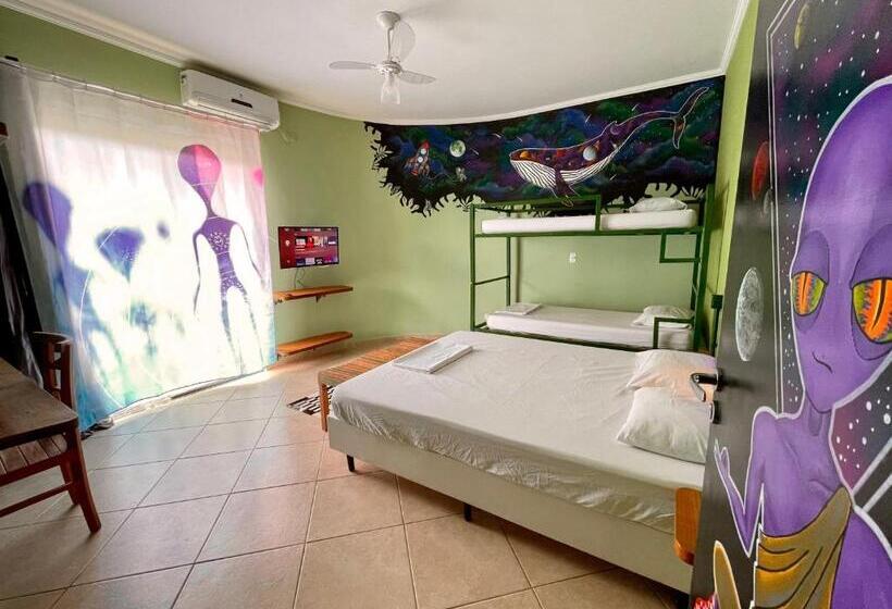 스탠다드 4인용 룸 바다전망, Green Haven Hostel