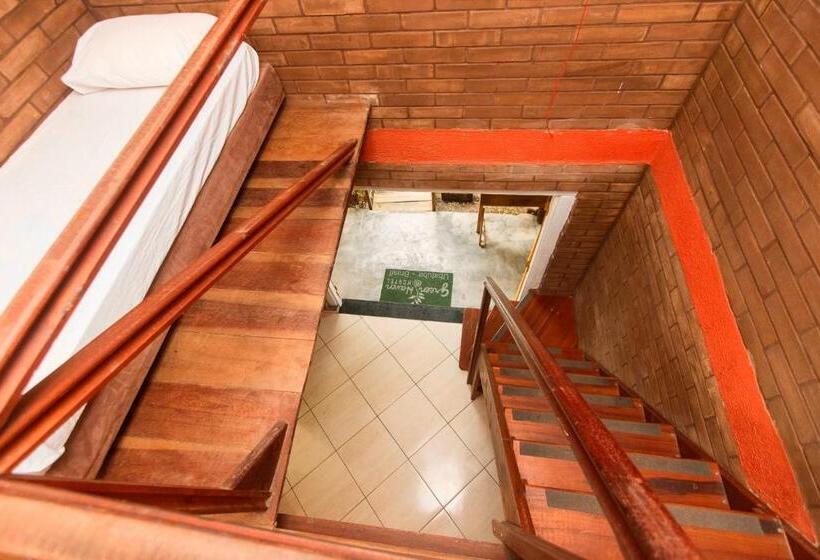 스탠다드 방갈로 정원 전망, Green Haven Hostel