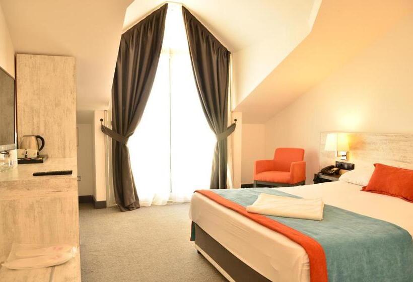 غرفة قياسية مطلّة علي البحر, Musho