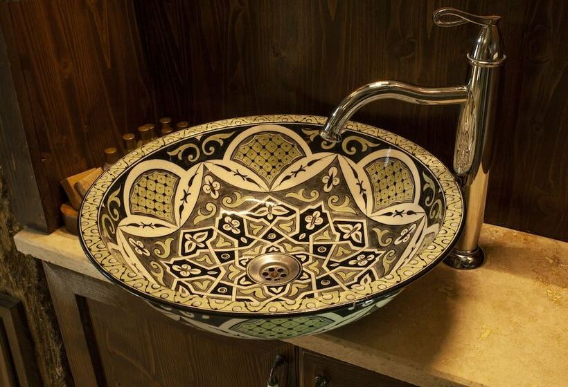 غرفة قياسية, Ottoman Cave Suites