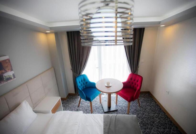 سوئیت رویال, Royal İnci