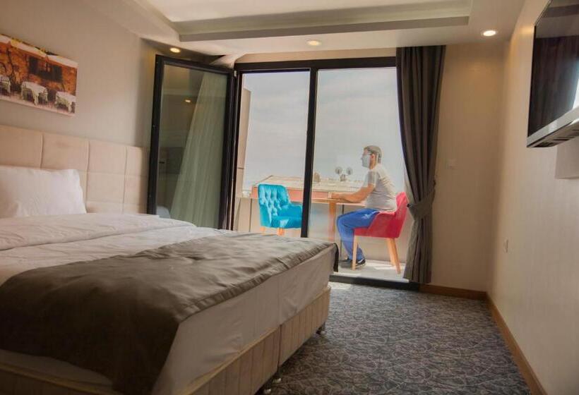 سوئیت رویال, Royal İnci