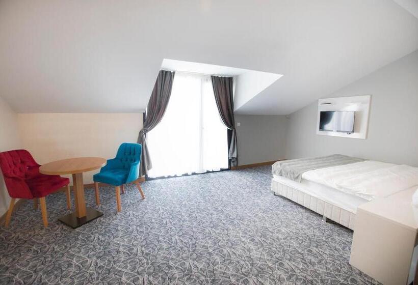 سوییت خانوادگی, Royal İnci