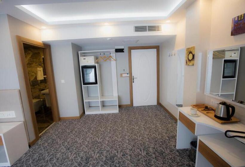 سوییت خانوادگی, Royal İnci