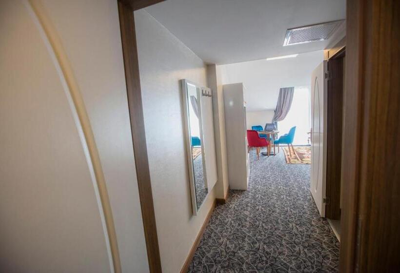 سوییت خانوادگی, Royal İnci