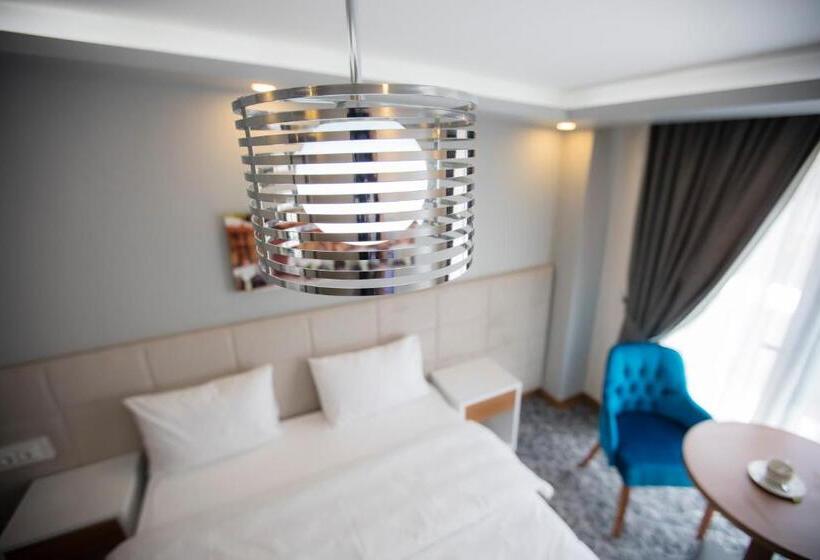 سوییت خانوادگی, Royal İnci