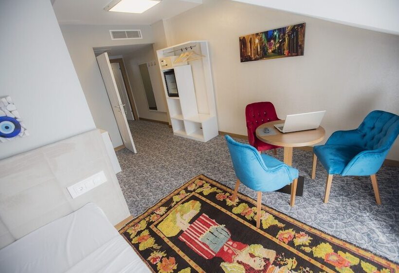 سوئیت رویال, Royal İnci