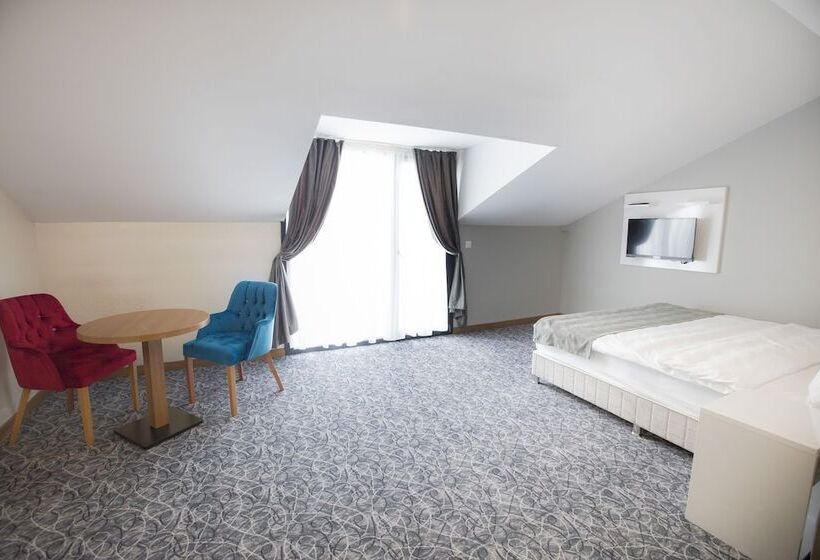 سوئیت رویال, Royal İnci