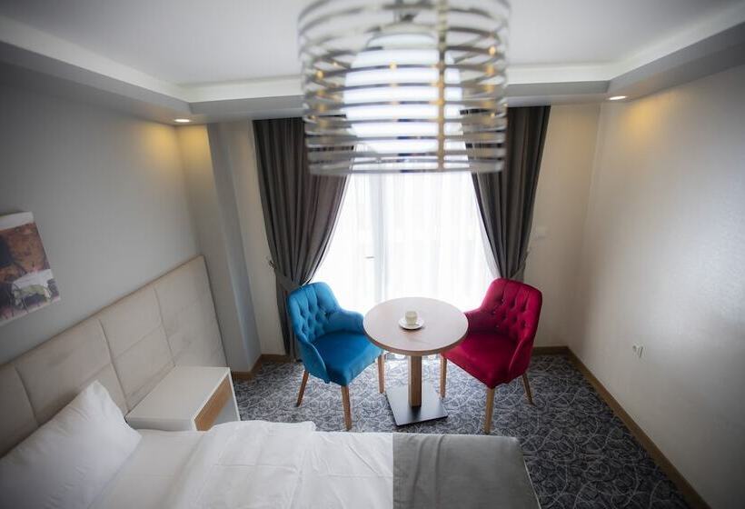 سوئیت رویال, Royal İnci