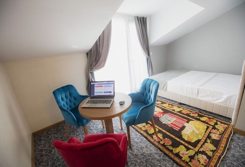 سوییت خانوادگی, Royal İnci