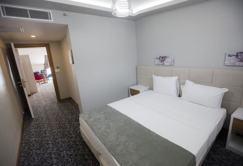 سوییت خانوادگی, Royal İnci