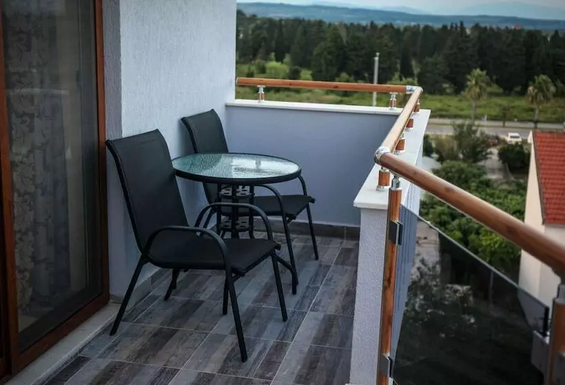 اتاق استاندارد سه تخته با بالکن, Spa Hotel Montefila