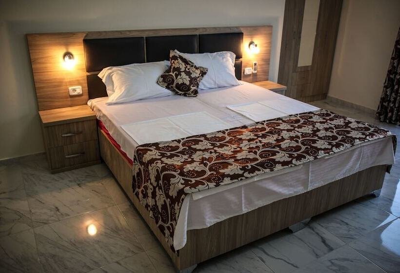 带阳台的三人标准间, Spa Hotel Montefila