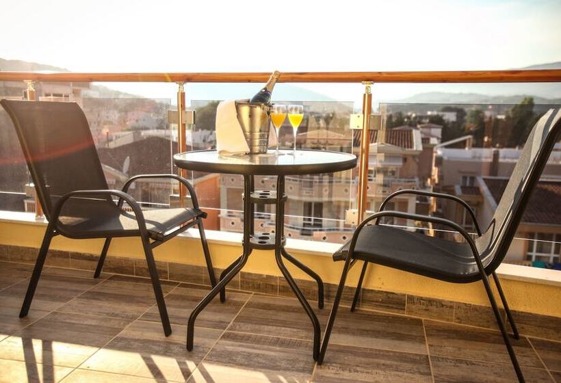 带阳台标准四人间, Spa Hotel Montefila