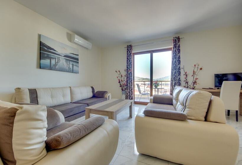 带1个卧室的带阳台的公寓, Spa Hotel Montefila