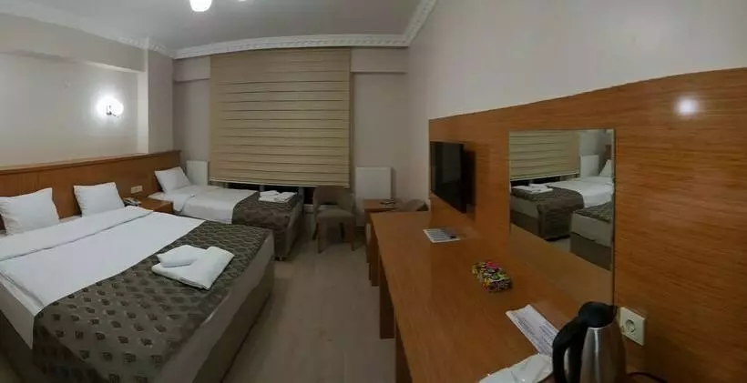 Camera Deluxe, Umur