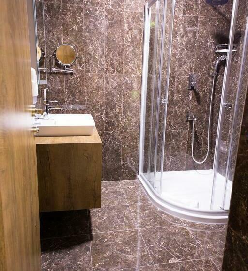 家庭间, White Star