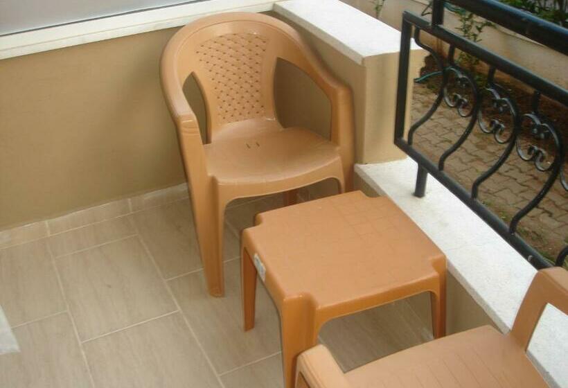 غرفة قياسية, Marina Apart