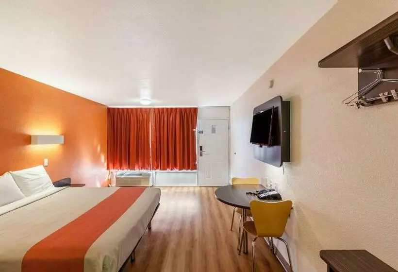 キングサイズベッドのスタンダードルーム, Motel 6 Fort Worth, Tx  Stockyards