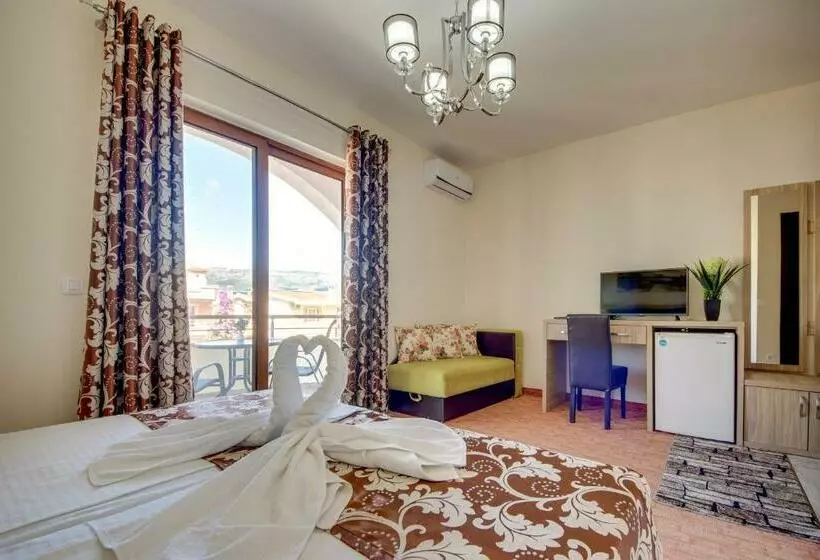 اتاق استاندارد سه تخته با بالکن, Spa Hotel Montefila