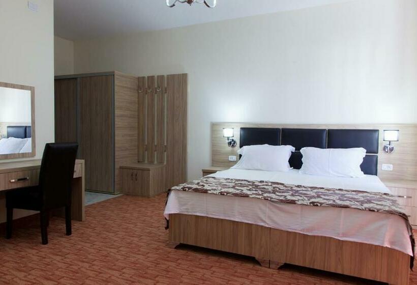 带阳台的三人标准间, Spa Hotel Montefila