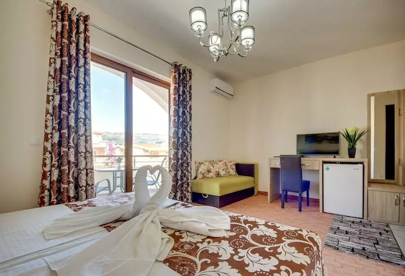 اتاق استاندارد سه تخته با بالکن, Spa Hotel Montefila