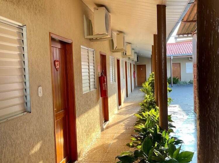 标准三人间, Estancia