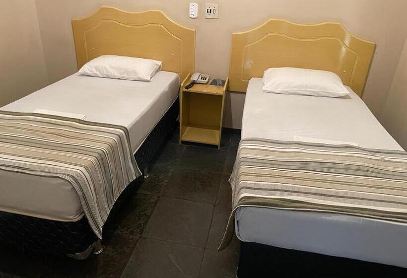 חדר סופריור, Klinn