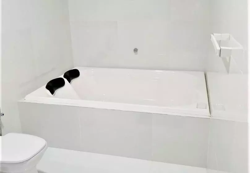 デラックスルーム, La Suite Praia