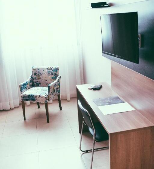 חדר קומפורט לשלושה, Occitano Apart