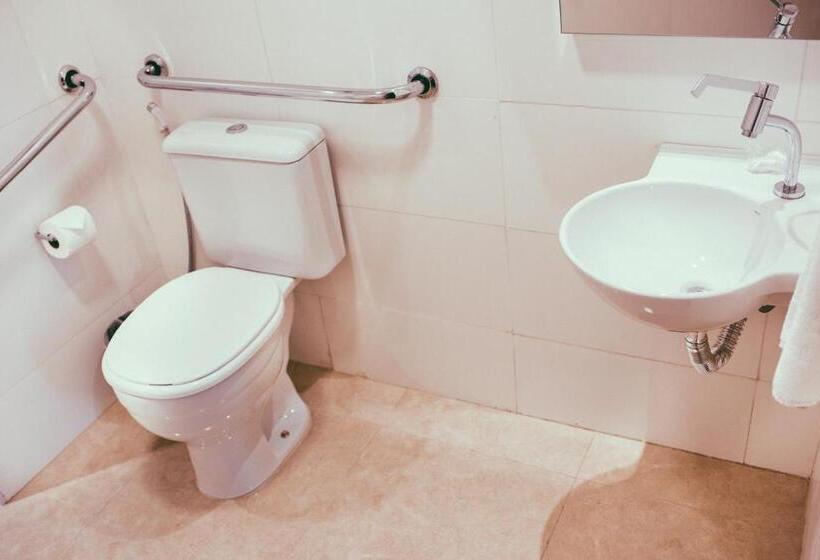 חדר סטנדרט מותאם לאדם עם מוגבלויות, Occitano Apart