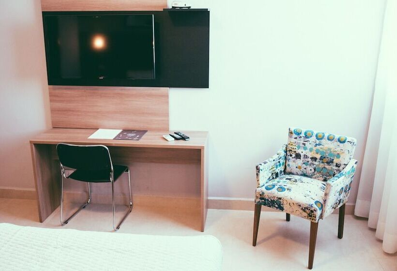 חדר סטנדרט לשלושה, Occitano Apart