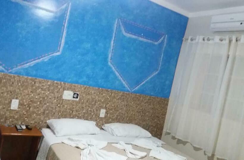 Pokój Standard Trzyosobowy, Raízes