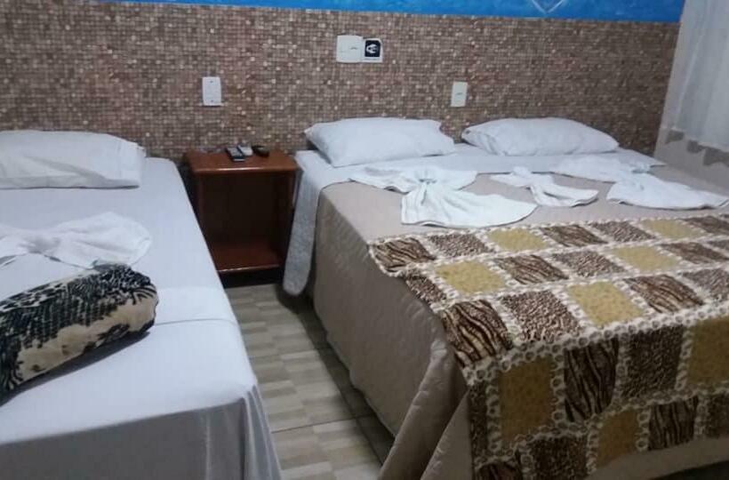 Pokój Standard Trzyosobowy, Raízes