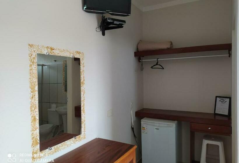 Pokój Standard, Raízes