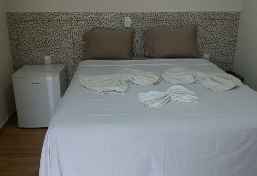 Pokój Standard Jednoosobowy, Raízes