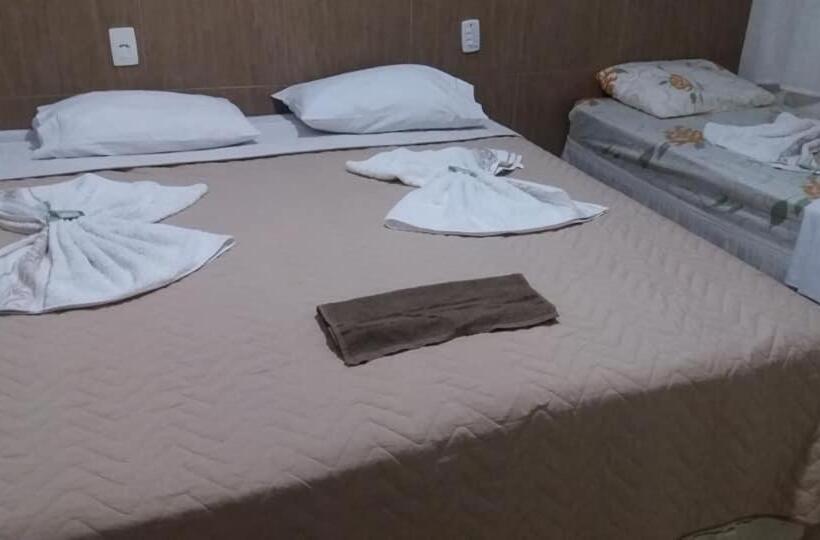 Pokój Standard Trzyosobowy, Raízes