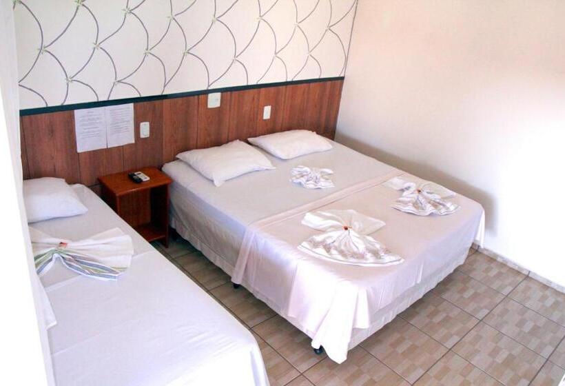 Pokój Standard Trzyosobowy, Raízes