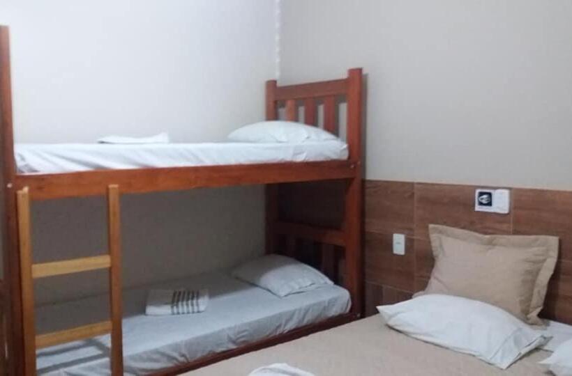 Pokój Czteroosobowy Standard, Raízes