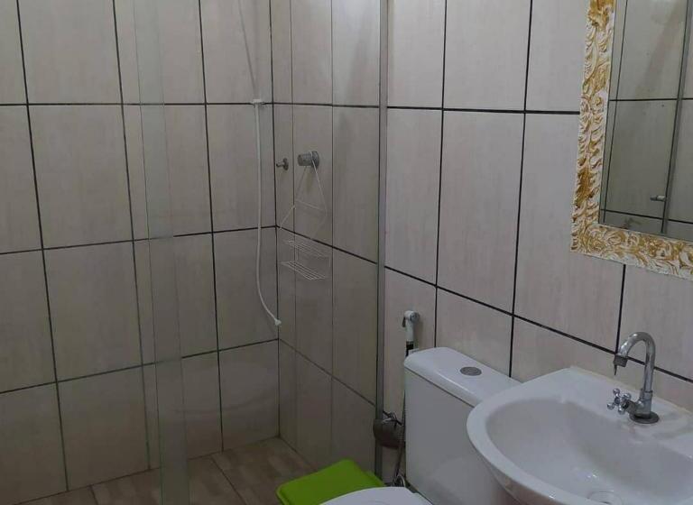 Pokój Czteroosobowy Standard, Raízes