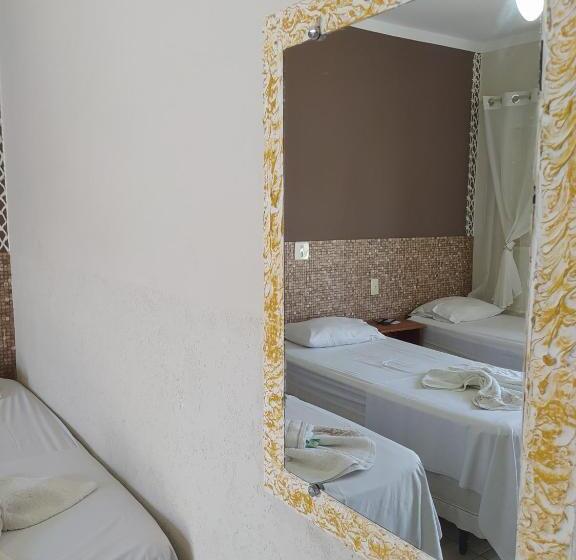 Pokój Standard Trzyosobowy, Raízes